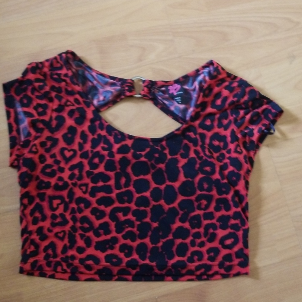 Cute cropped red animal print shirt
